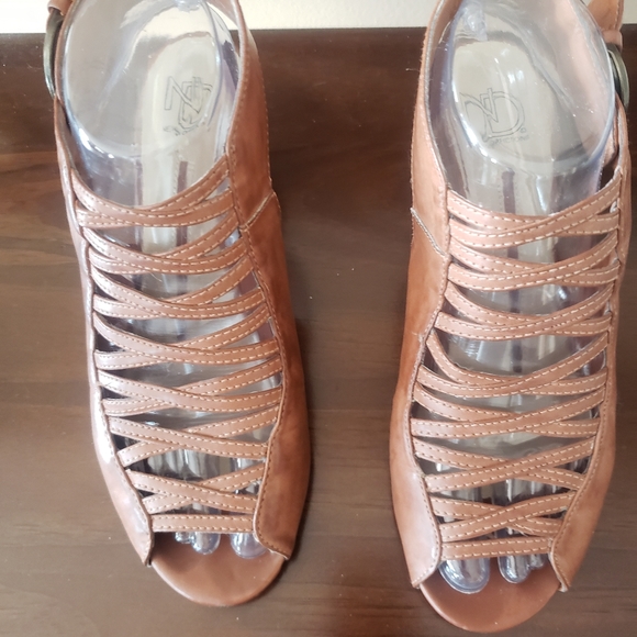 New Direction Relax Fit Sandals! - Picture 2 of 9